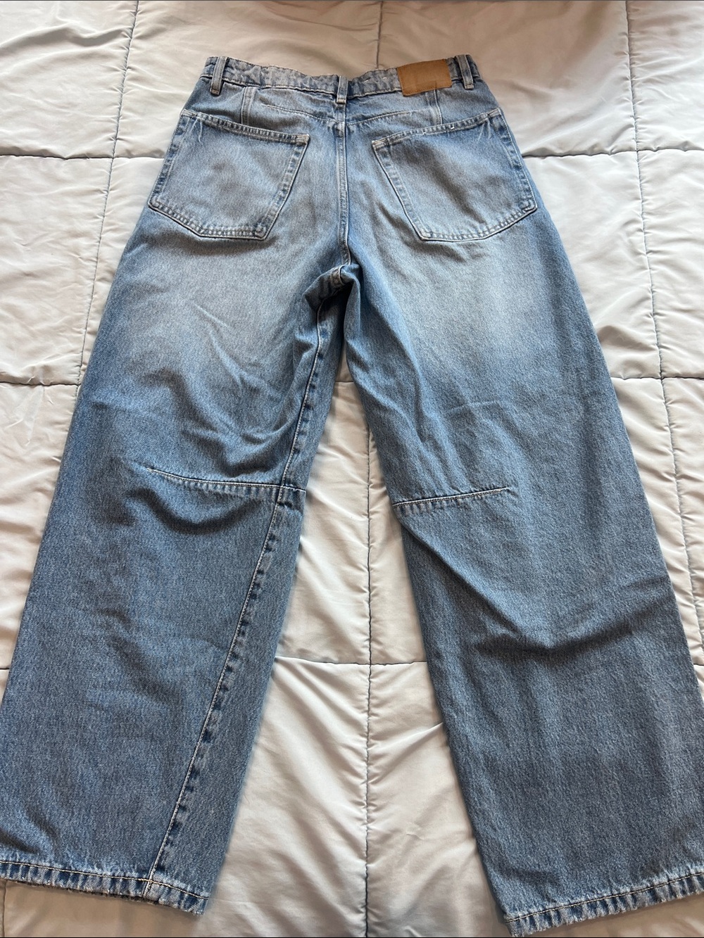 Cotton On High-Rise Wide- leg Barrel Jeans in Light Blue Wash - Picture 4 of 6